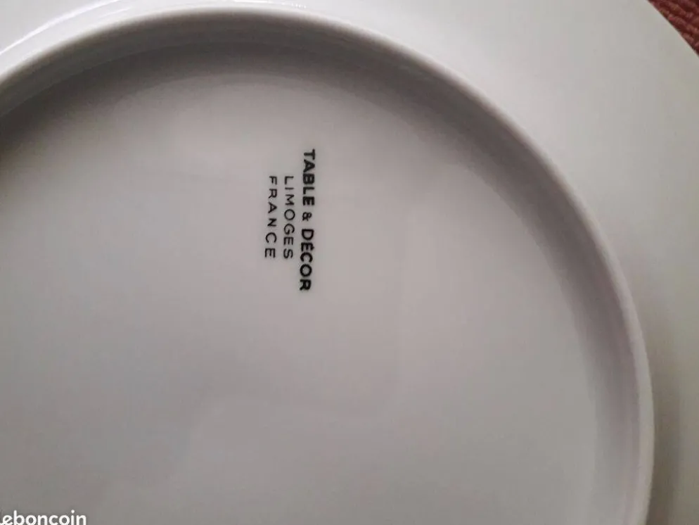 10 assiettes à dessert en porcelaine de Limoges France