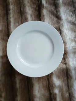 16 assiettes à dessert en porcelaine blanche