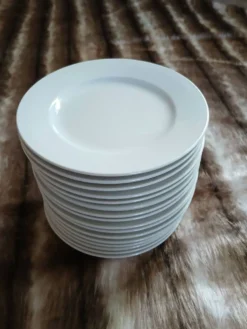 16 assiettes à dessert en porcelaine blanche