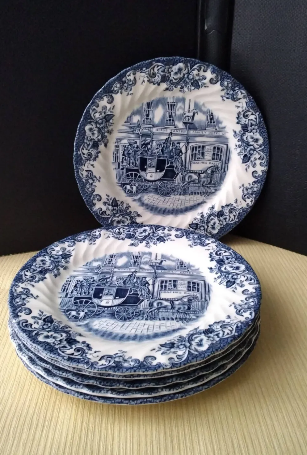 6 Assiettes à dessert en porcelaine Anglaise Johnson Bros