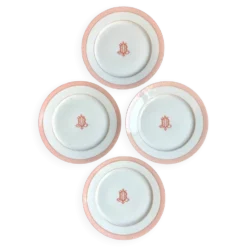 4 assiettes à dessert en porcelaine rose monogrammée