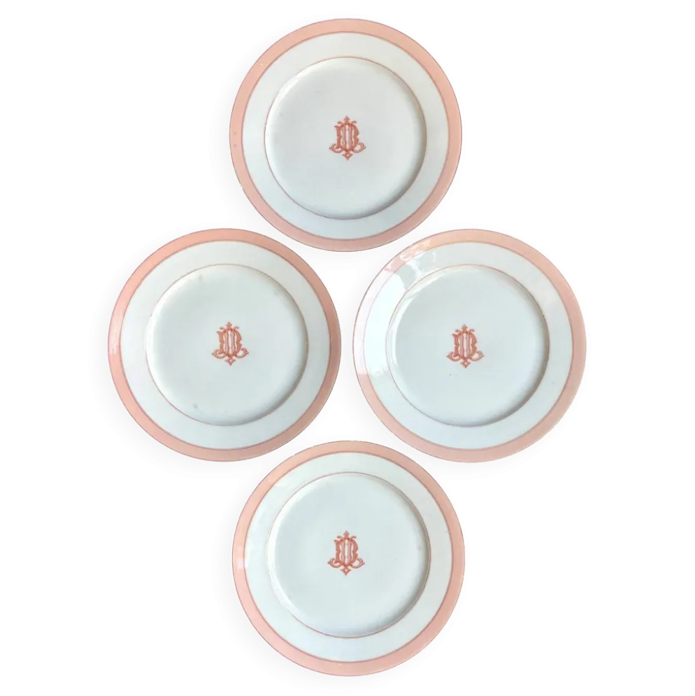 4 assiettes à dessert en porcelaine rose monogrammée