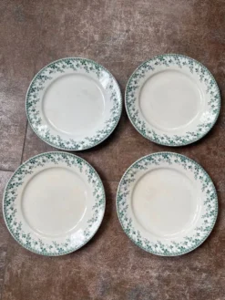4 assiettes à dessert en porcelaine opaque de Gien modèle Montigny