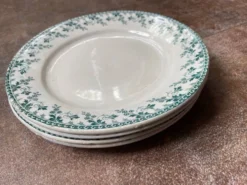 4 assiettes à dessert en porcelaine opaque de Gien modèle Montigny