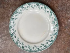 4 assiettes à dessert en porcelaine opaque de Gien modèle Montigny