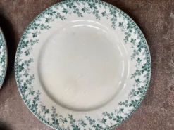 4 assiettes à dessert en porcelaine opaque de Gien modèle Montigny