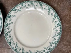 4 assiettes à dessert en porcelaine opaque de Gien modèle Montigny