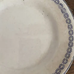 Assiettes à dessert en terre d efer Creil et Montereau service Reuil