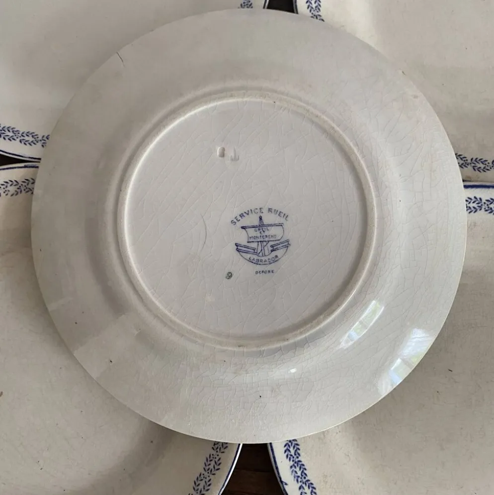 Assiettes à dessert en terre d efer Creil et Montereau service Reuil