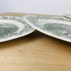 4 assiettes à dessert et tasses Merry Christmas Johnson Bros