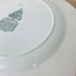 4 assiettes à dessert et tasses Merry Christmas Johnson Bros