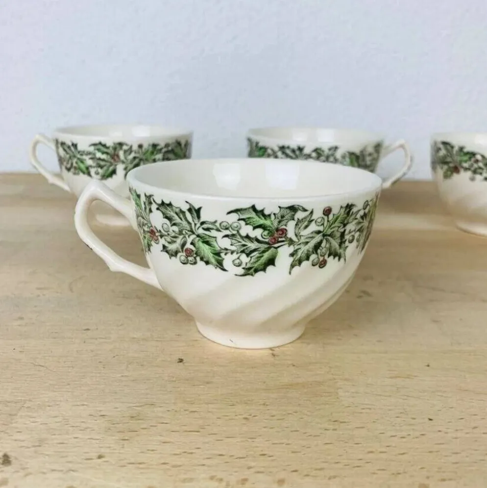 4 assiettes à dessert et tasses Merry Christmas Johnson Bros