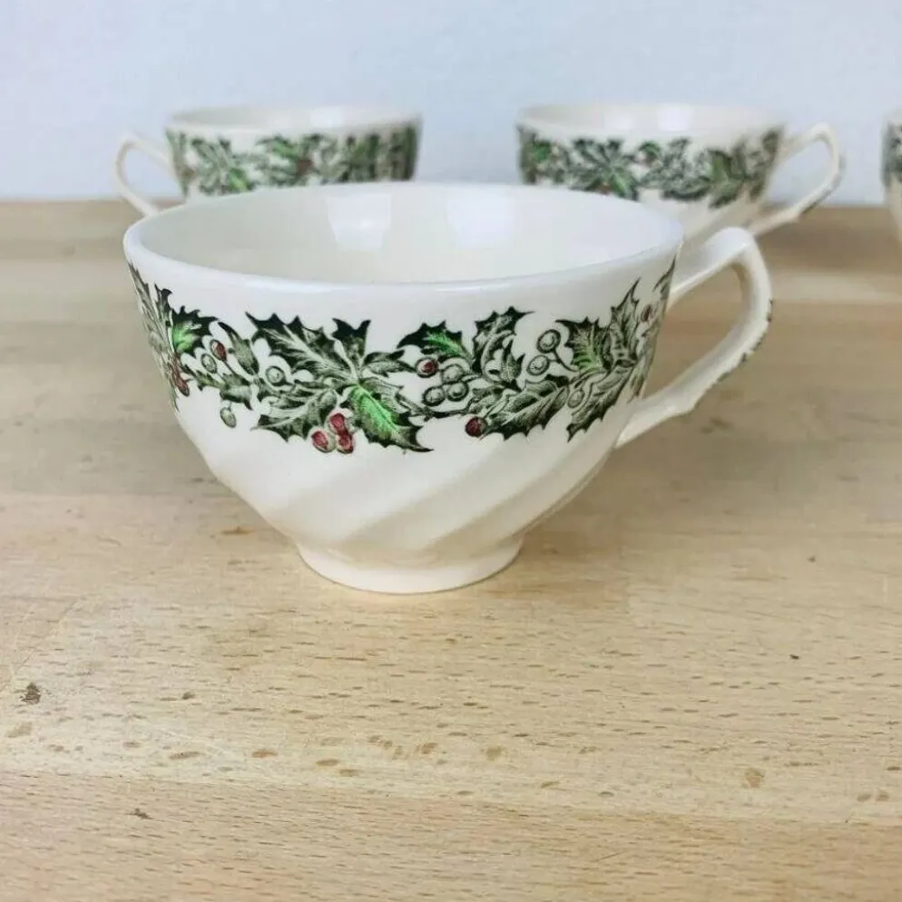 4 assiettes à dessert et tasses Merry Christmas Johnson Bros