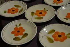 11 assiettes à dessert 