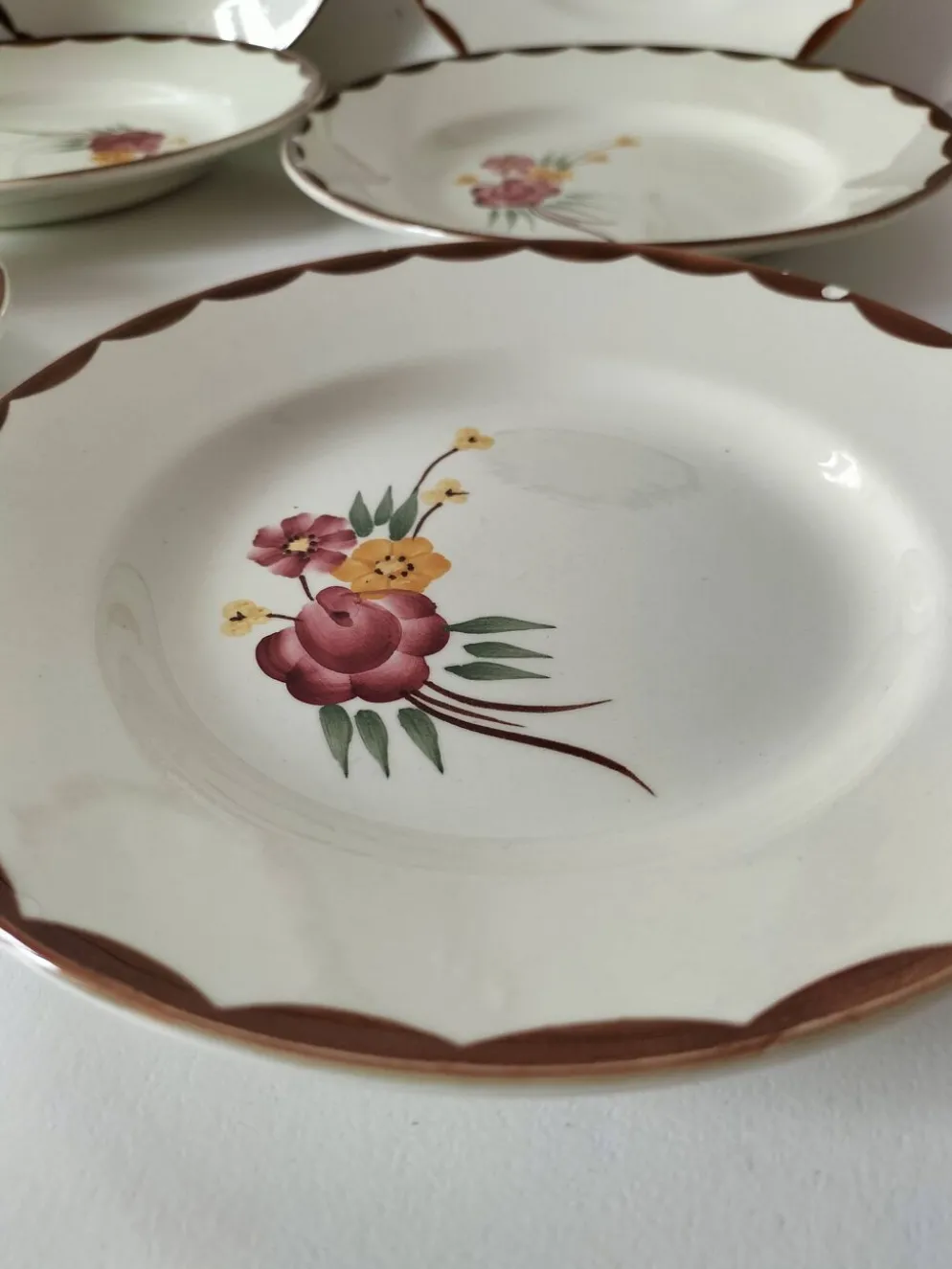 6 assiettes à dessert HBCM Montereau modèle Huguette