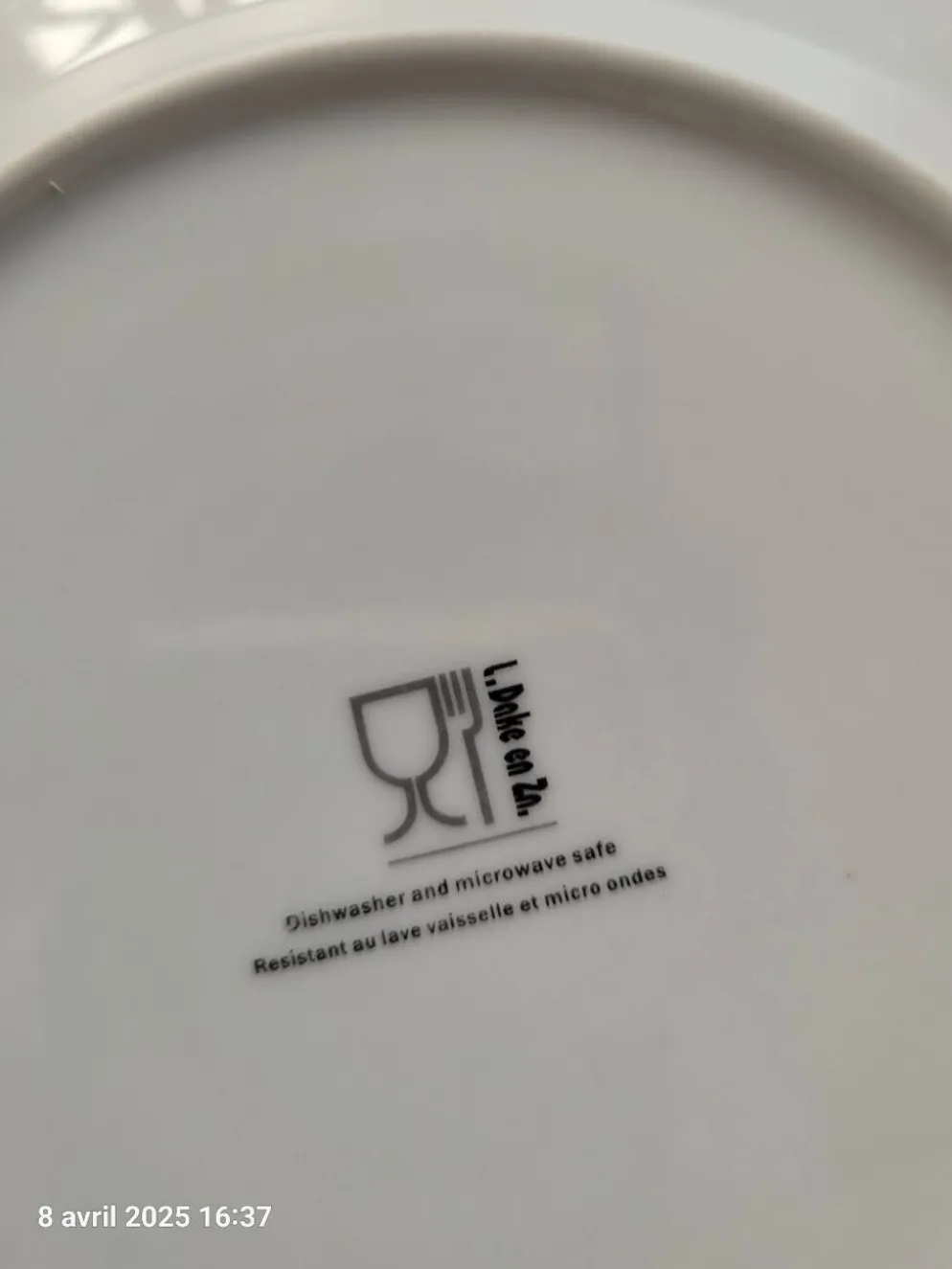 7 assiettes à dessert jaunes et blanches