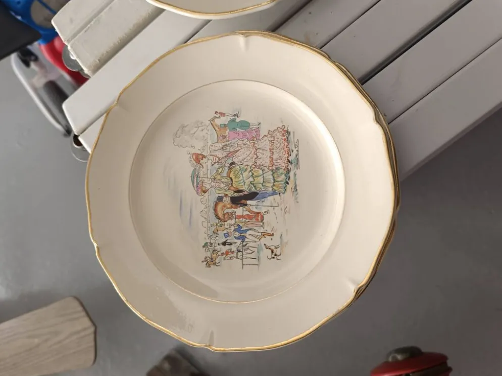 Assiettes à dessert "Longchamp" – Ceranord St Amand – Décor Équestre
