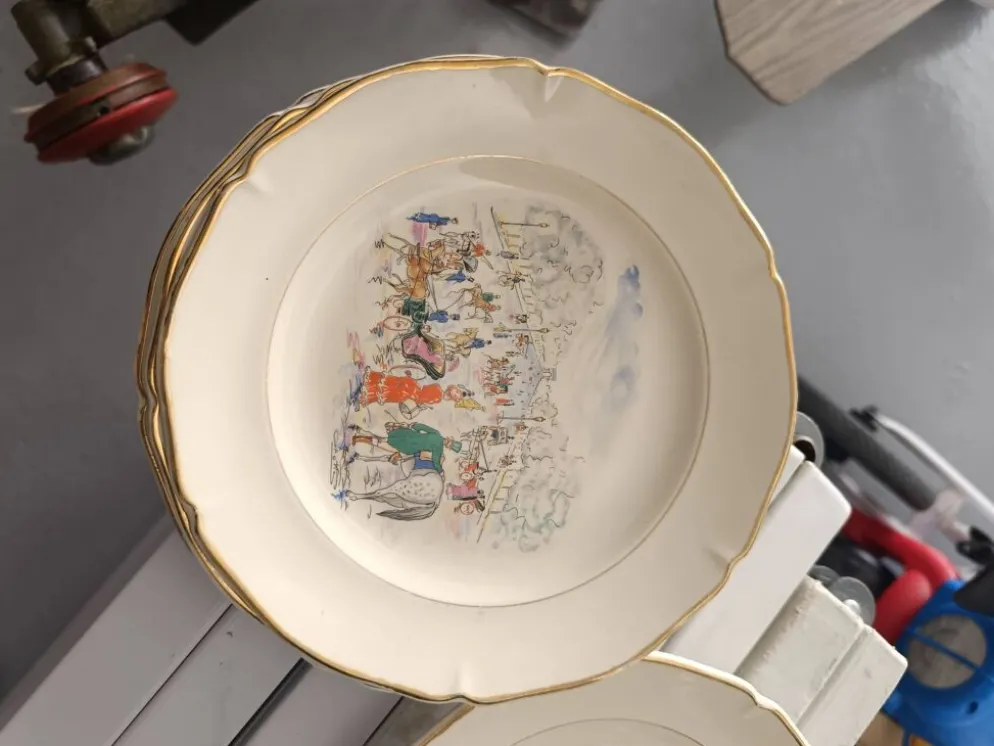 Assiettes à dessert "Longchamp" – Ceranord St Amand – Décor Équestre