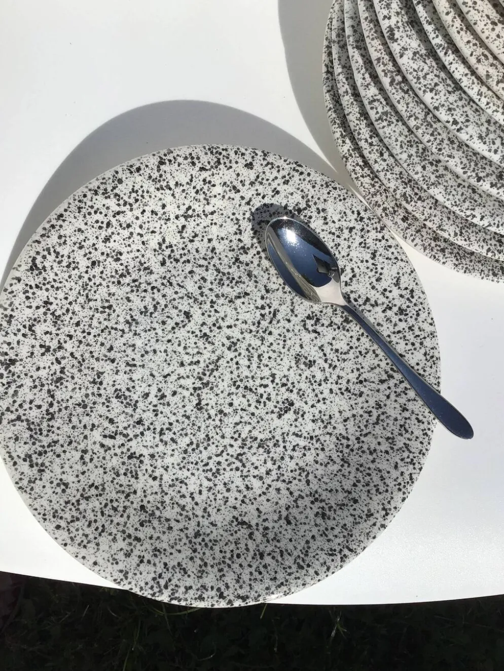 10 Assiettes dessert mouchetées gris noir