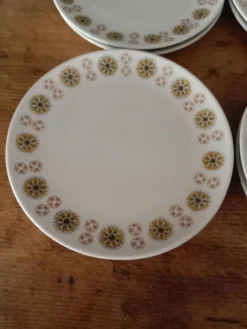 8 assiettes à dessert porcelaine de Chauvigny