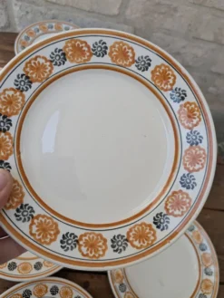 10 assiettes à dessert Saint Amand Amandinoise frise fleurs orange et noire