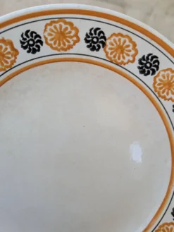 10 assiettes à dessert Saint Amand Amandinoise frise fleurs orange et noire