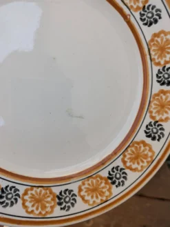 10 assiettes à dessert Saint Amand Amandinoise frise fleurs orange et noire