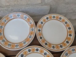 10 assiettes à dessert Saint Amand Amandinoise frise fleurs orange et noire