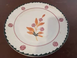 4 assiettes à dessert St Amand