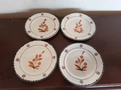 4 assiettes à dessert St Amand