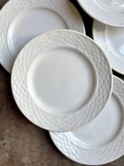 6 assiettes à dessert St Amand en faïence blanche
