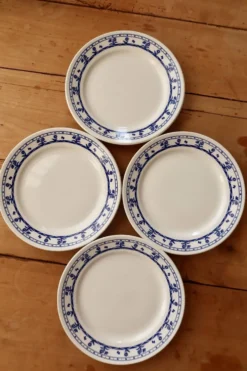 4 assiettes à dessert vintage en faïence motif fleuri