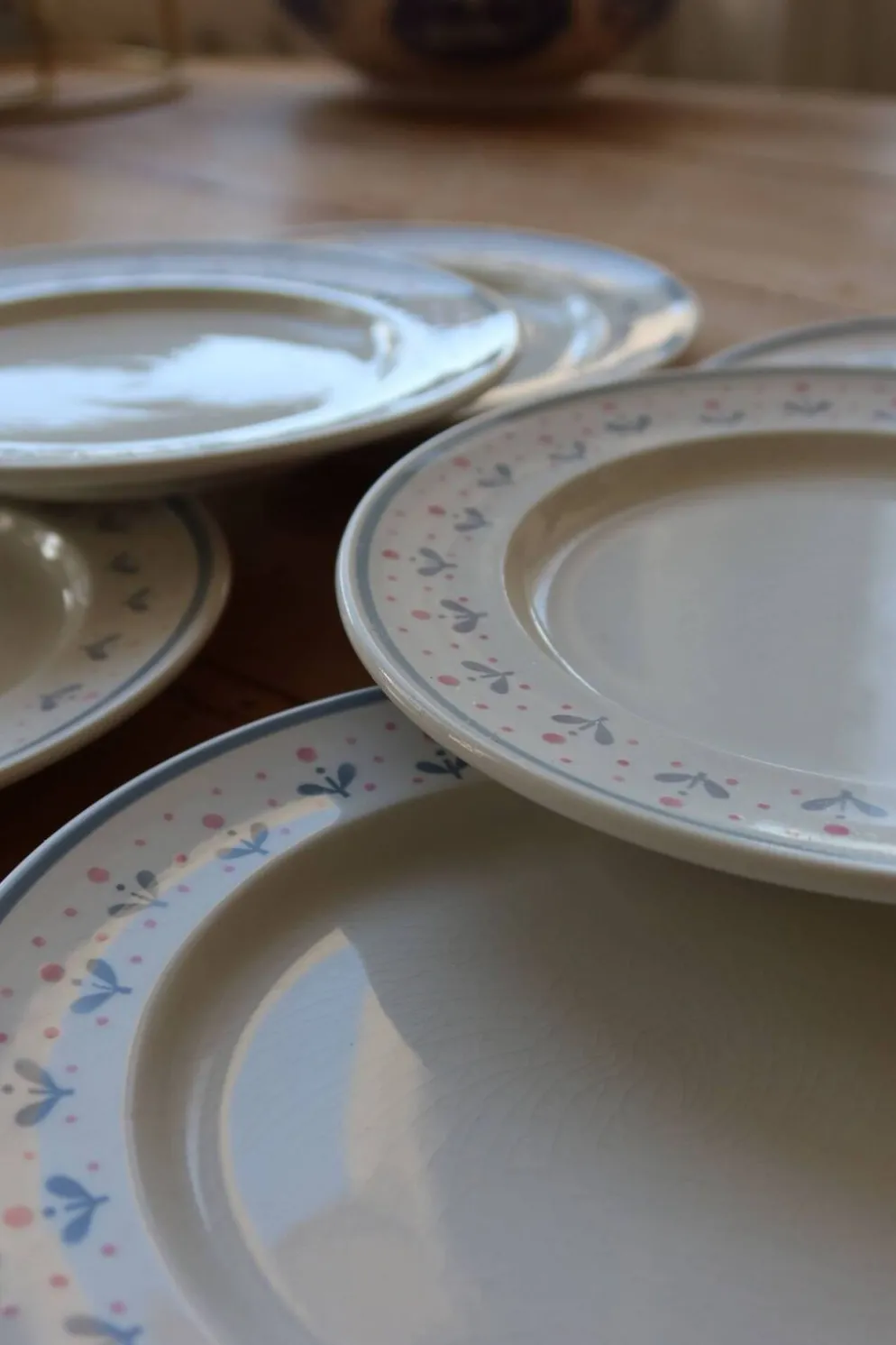 6 assiettes à dessert vintage estampillées Longchamp liseré fleuri