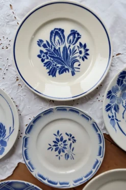 6 assiettes à dessert vintage faïence dépareillée bleue blanche