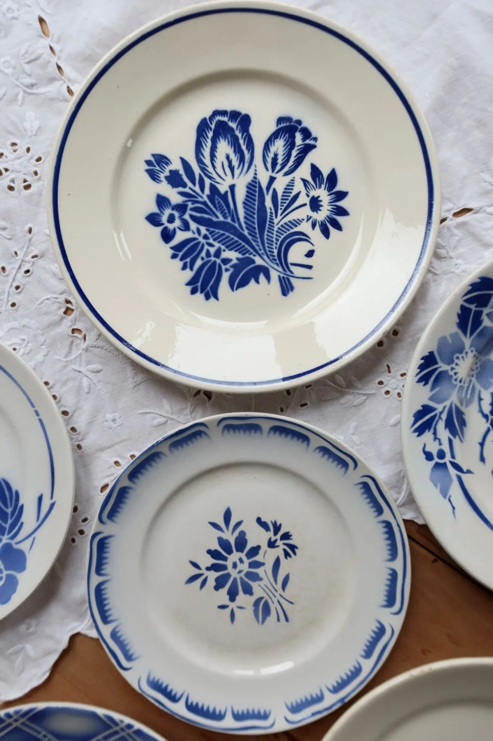 6 assiettes à dessert vintage faïence dépareillée bleue blanche