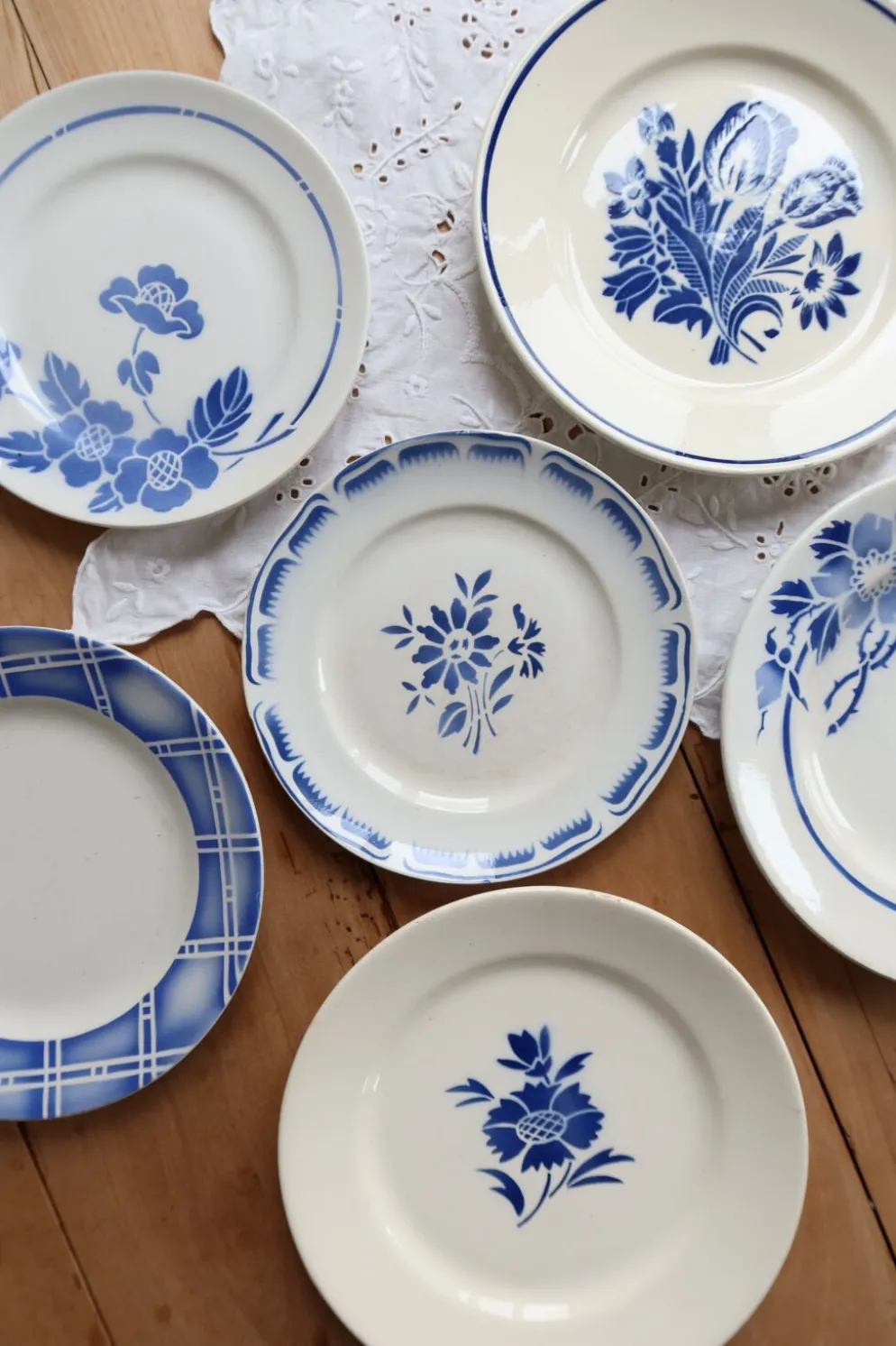 6 assiettes à dessert vintage faïence dépareillée bleue blanche