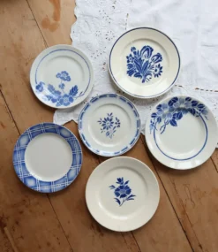 6 assiettes à dessert vintage faïence dépareillée bleue blanche