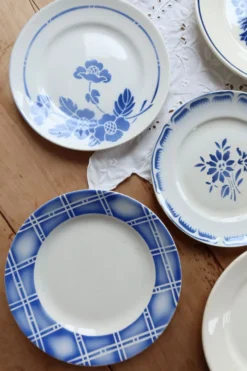 6 assiettes à dessert vintage faïence dépareillée bleue blanche