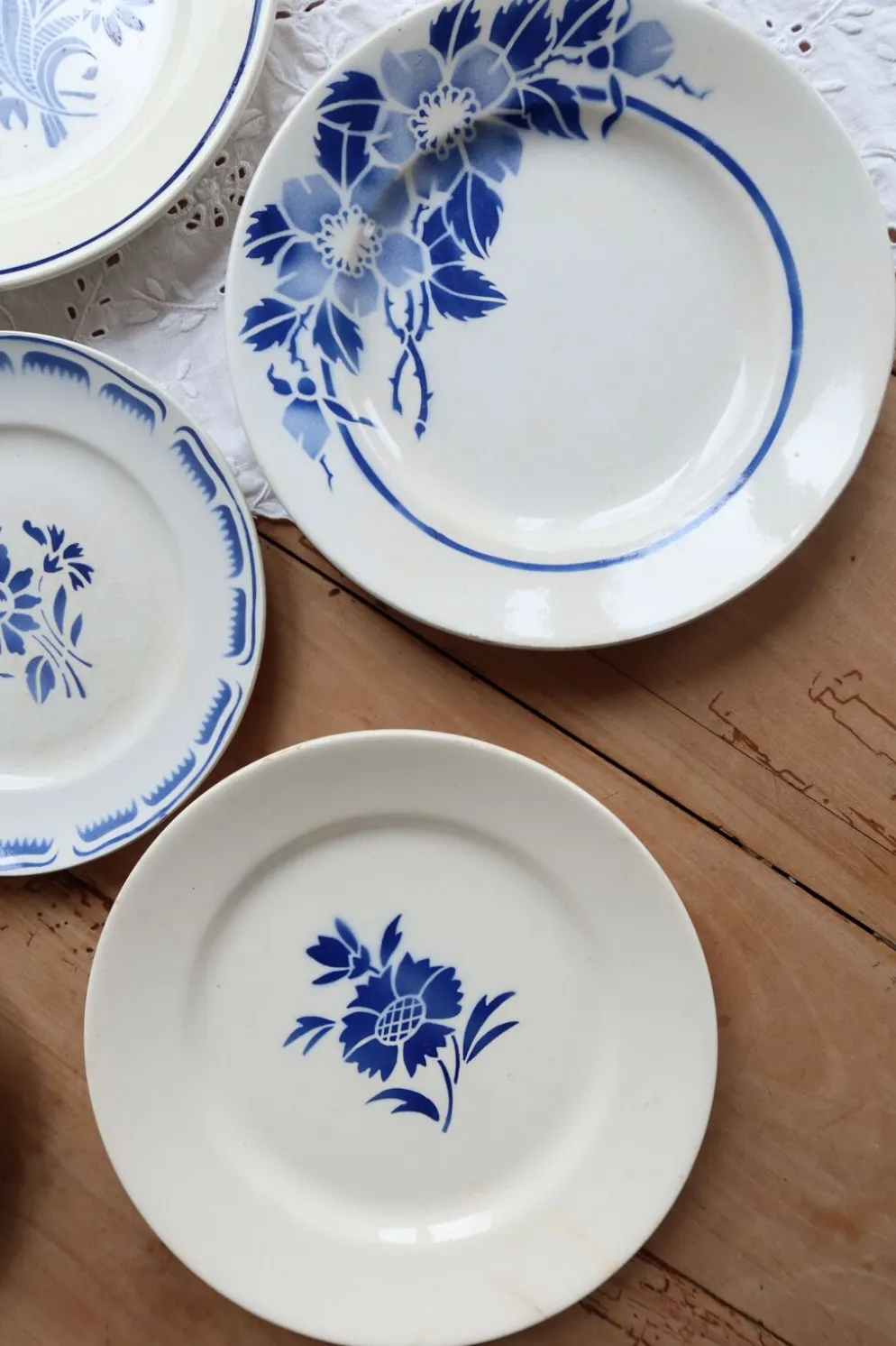 6 assiettes à dessert vintage faïence dépareillée bleue blanche