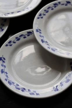 6 assiettes à dessert vintage – faïence Oxford – Blanc & bleu