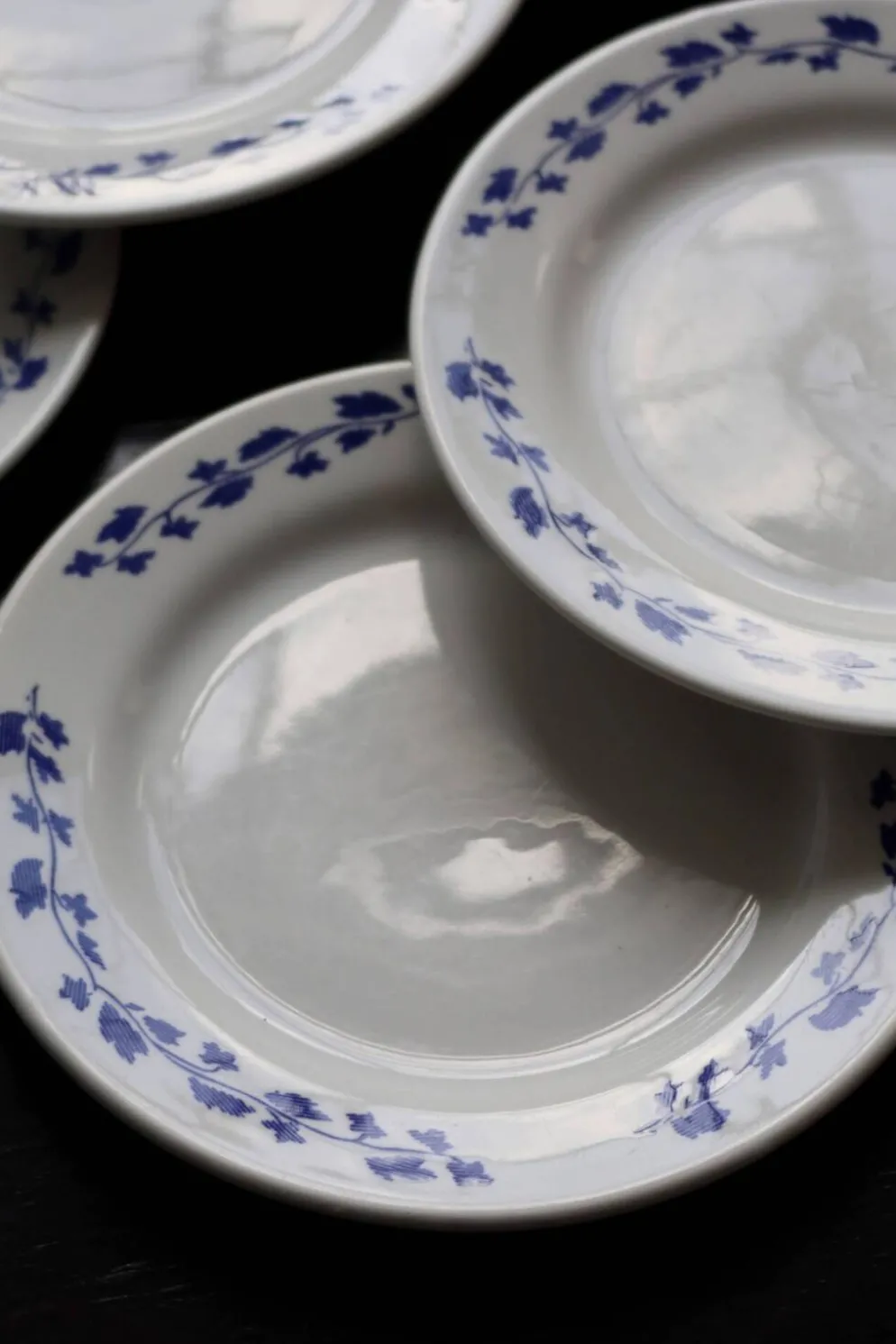 6 assiettes à dessert vintage – faïence Oxford – Blanc & bleu