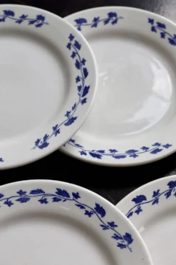 6 assiettes à dessert vintage – faïence Oxford – Blanc & bleu