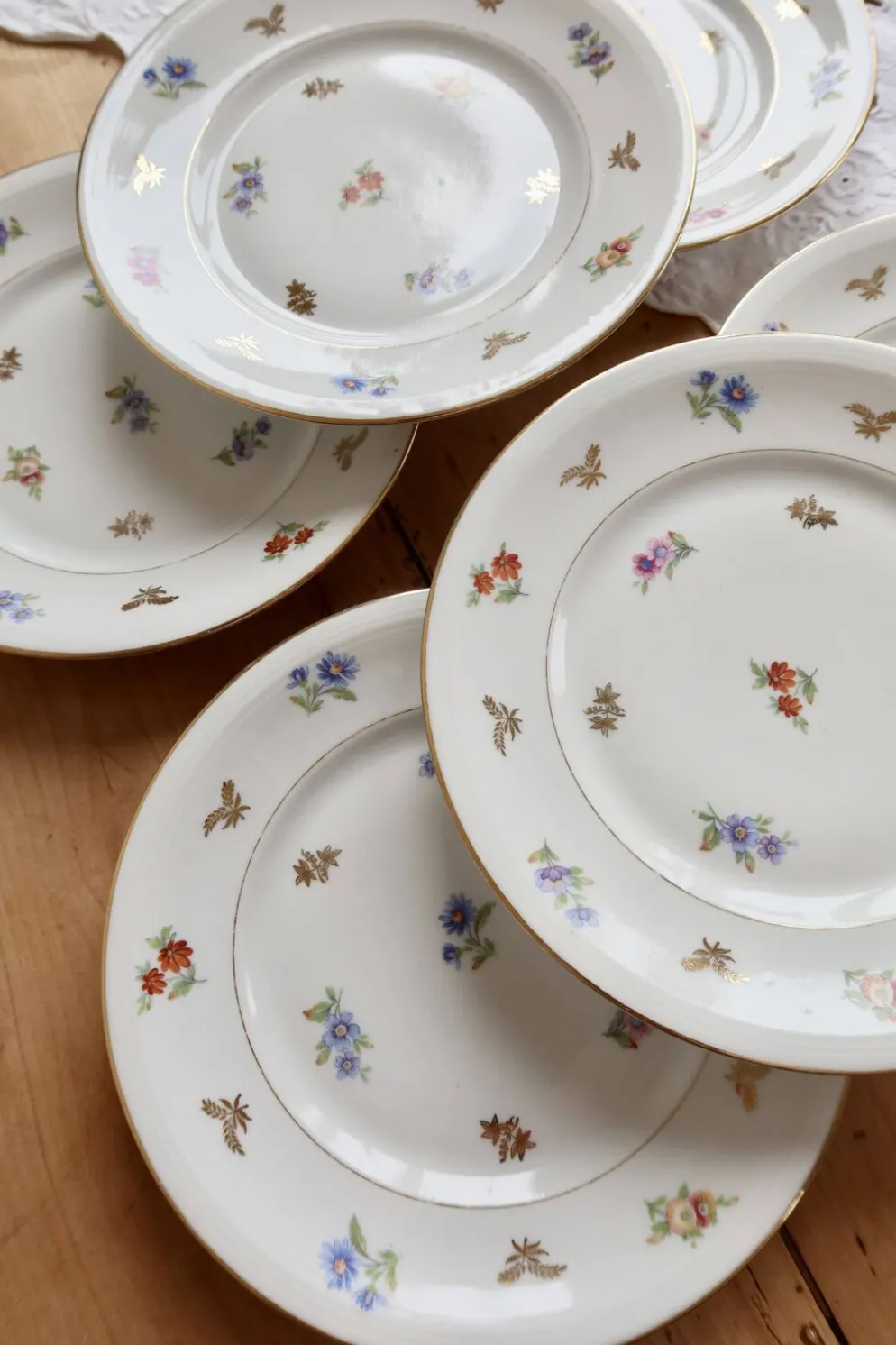 6 assiettes à dessert vintage porcelaine de Limoges – fleurettes