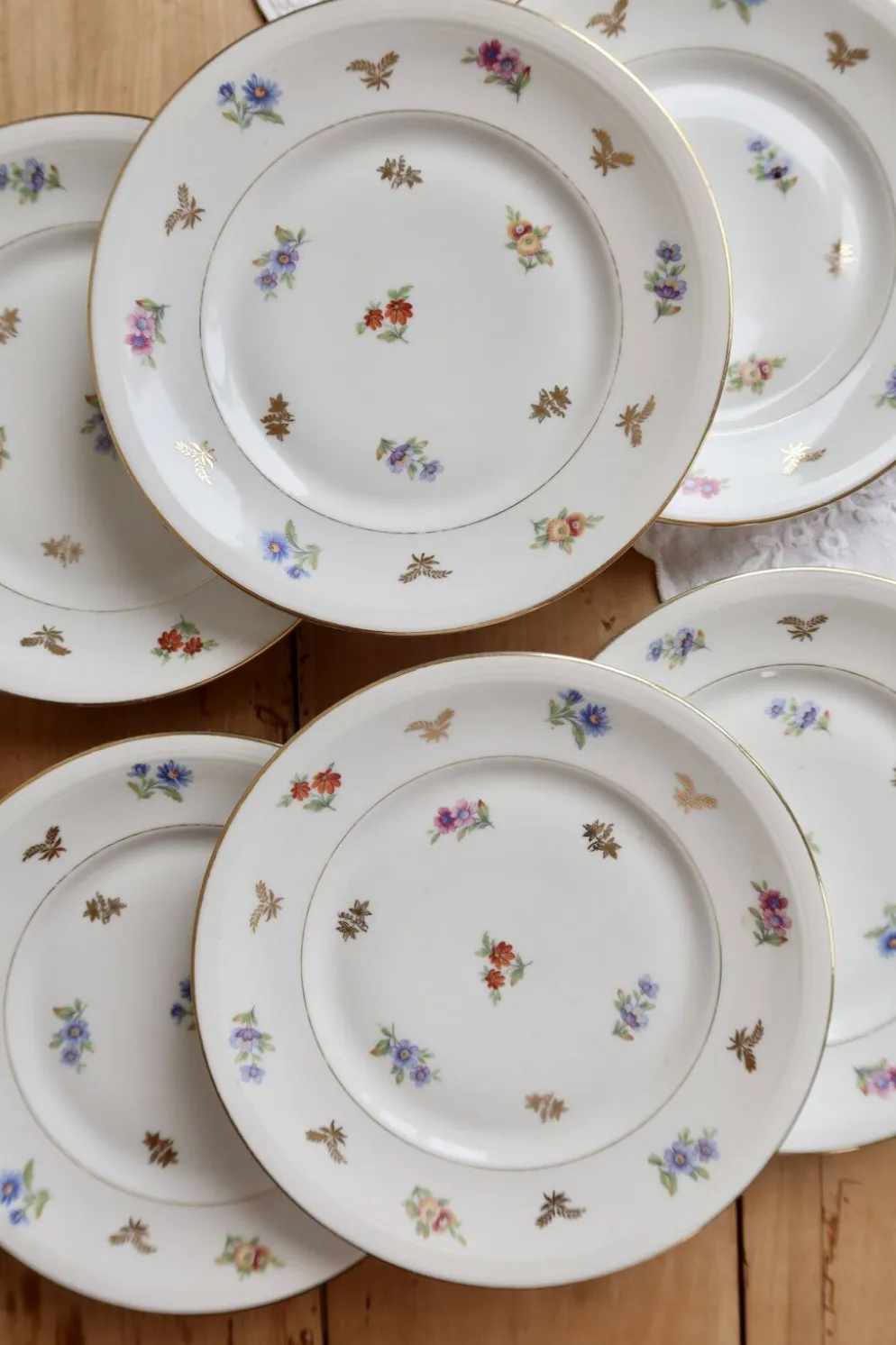 6 assiettes à dessert vintage porcelaine de Limoges – fleurettes