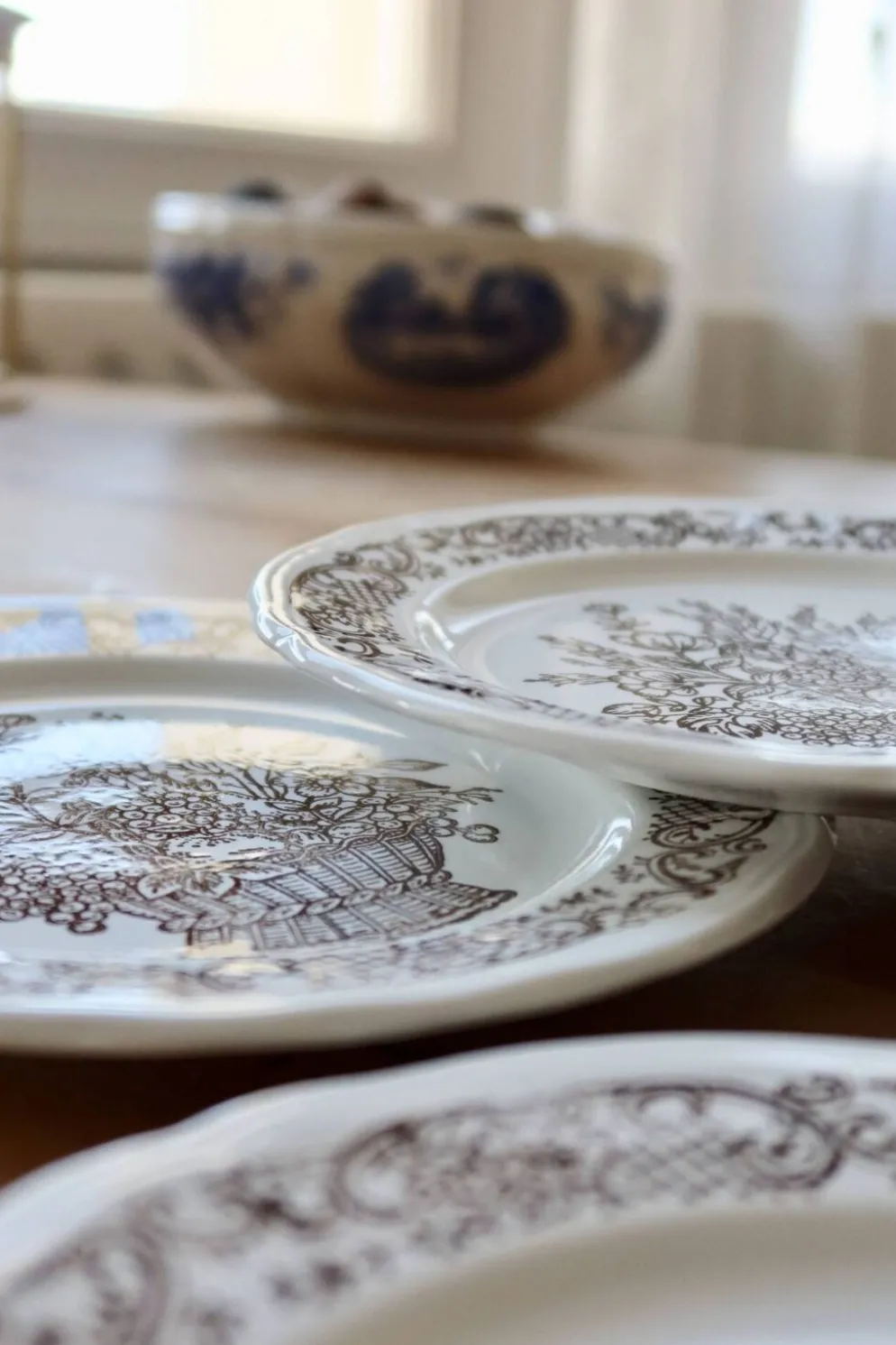 Assiettes à dessert vintage porcelaine motif bouquet champêtre marron