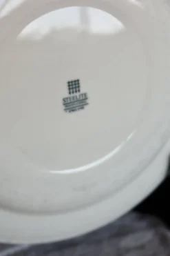 4 assiettes à dessert vintage porcelaine anglaise liseré perlé