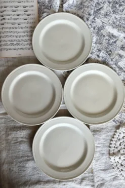 4 assiettes à dessert vintage porcelaine anglaise liseré perlé