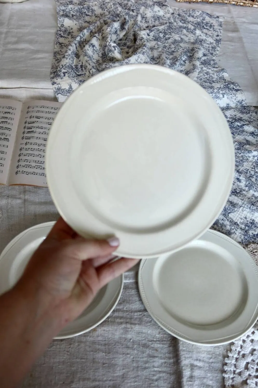4 assiettes à dessert vintage porcelaine anglaise liseré perlé