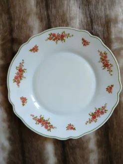 6 assiettes à dessert vintages en Arcopal