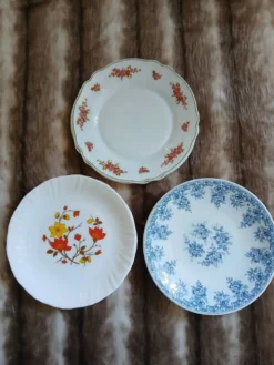 6 assiettes à dessert vintages en Arcopal